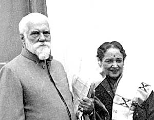 С. Н. Рерих и его жена, первая леди индийского кино Девика Рани.